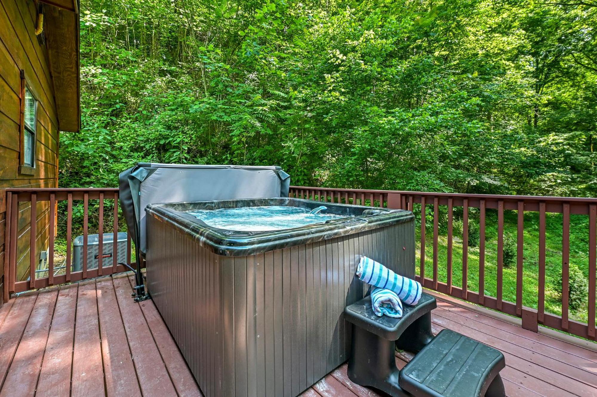Smoky Mountains Hut Tub Cabin Dog Friendly Sevierville Exterior foto